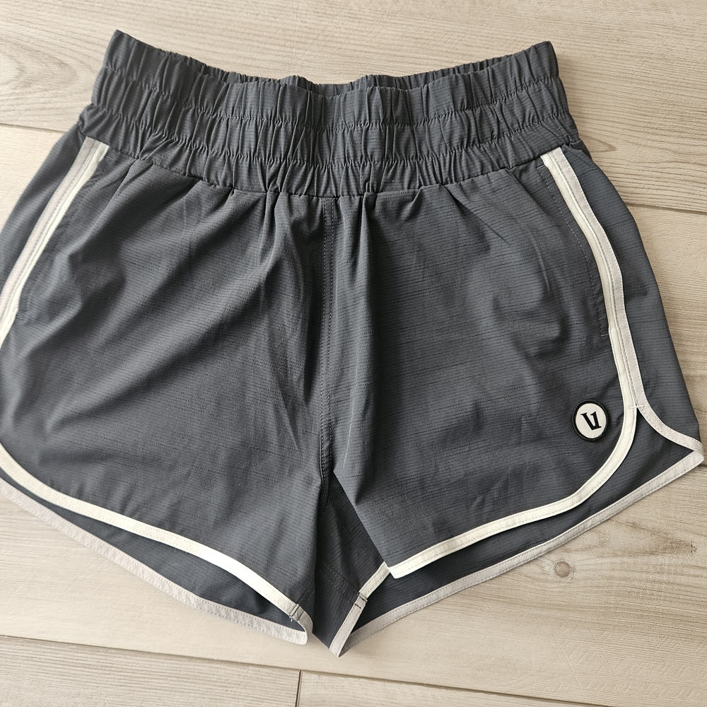 Vuori Cardiff Charcoal Colorblock Women's Athletic Shorts